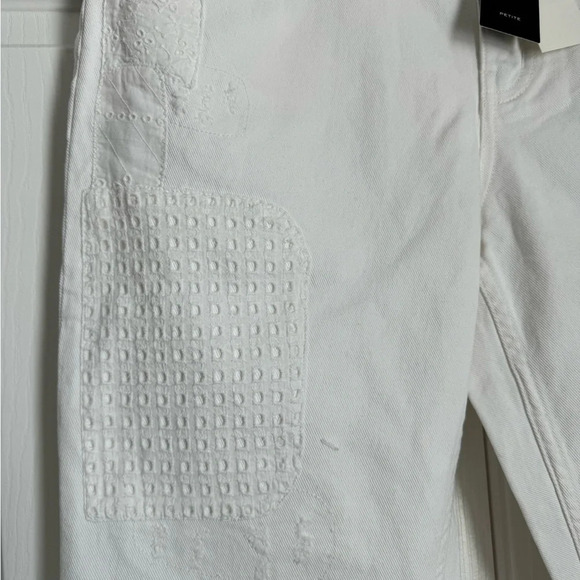 Lauren Ralph Lauren Women White Eyelet-Patchwork Relaxed Tapered
Jean Size 8p - Picture 6 of 11